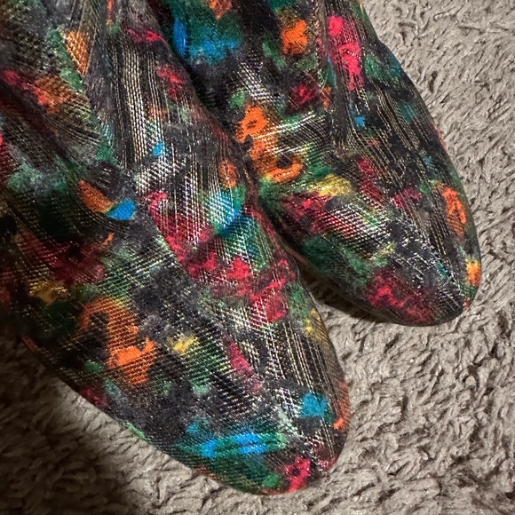 Anthropologie Anthro Joyeux Ankle Boots Sz 40 9.5
Green Motif Colorful rare shoe - Picture 12 of 13